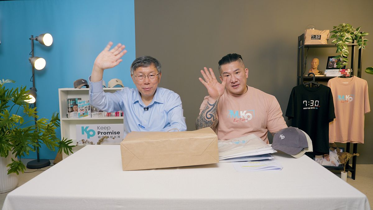 民眾黨主席柯文哲(左起)與館長陳之漢在民眾黨新節目中合體,破除不合傳言。(民眾黨提供) 民眾黨主席柯文哲(左起)與館長陳之漢在民眾黨新節目中合體,破除不合傳言。(民眾黨提供)