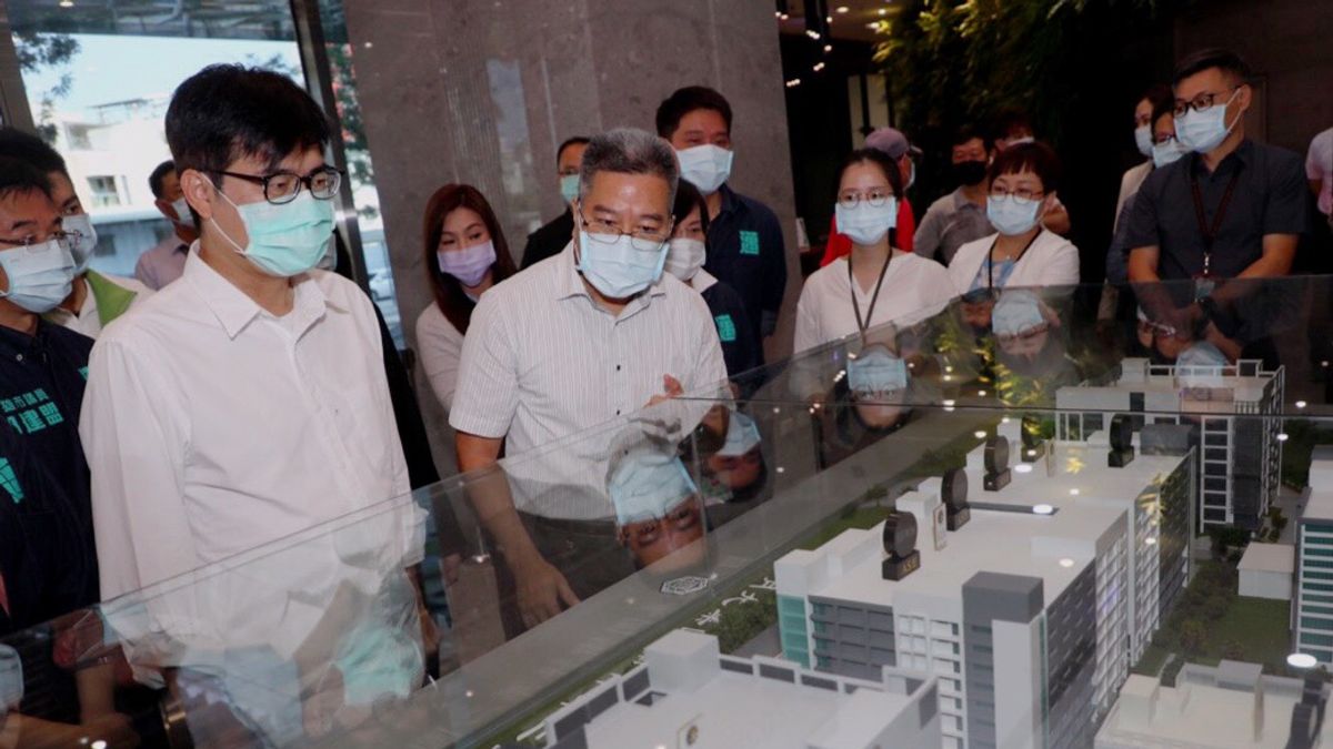 民進黨高雄市長候選人陳其邁至楠梓參訪日月光半導體公司,了解半導體製程並進行AR智慧導覽並參觀園區,他強調若當選市長將打造先進半導體製造中心,讓高雄升級轉型。(圖/陳其邁競選總部提供) 民進黨高雄市長候選人陳其邁至楠梓參訪日月光半導體公司,了解半導體製程並進行AR智慧導覽並參觀園區,他強調若當選市長將打造先進半導體製造中心,讓高雄升級轉型。(圖/陳其邁競選總部提供)