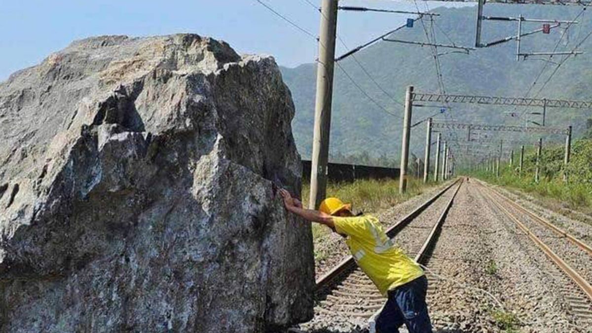 0403花蓮7.2大地震,台鐵鐵路被震歪。(圖/讀者提供) 0403花蓮7.2大地震,台鐵鐵路被震歪。(圖/讀者提供)