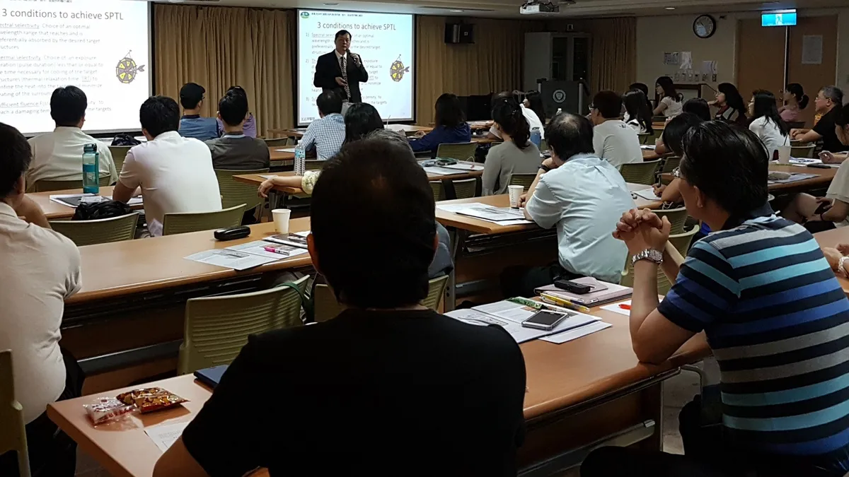 指導脈衝光除黑斑 王正坤受邀赴台北醫學大學演講