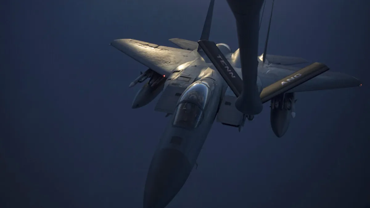 美伊衝突加劇之際,美軍5月12日釋出F-15C「鷹式」(F-15C Eagle)戰鬥機前往執行秘密任務的照片。(AP)