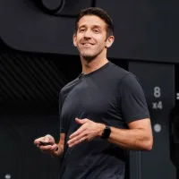 Appleのハードウェア・エンジニアリング担当上級副社長であるジョン・ターナス氏が今年9月1日付でCEOに正式就任し、ティム・クック氏からバトンを受け継ぐ。(Xプラットフォーム) Appleのハードウェア・エンジニアリング担当上級副社長であるジョン・ターナス氏が今年9月1日付でCEOに正式就任し、ティム・クック氏からバトンを受け継ぐ。(Xプラットフォーム)