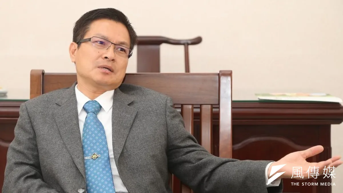 魏明谷批評現任彰化縣長卓伯源「過度包裝自己」,舉辦過多活動花太多錢,才讓縣府連舉債的空間都沒有。(吳逸驊攝)