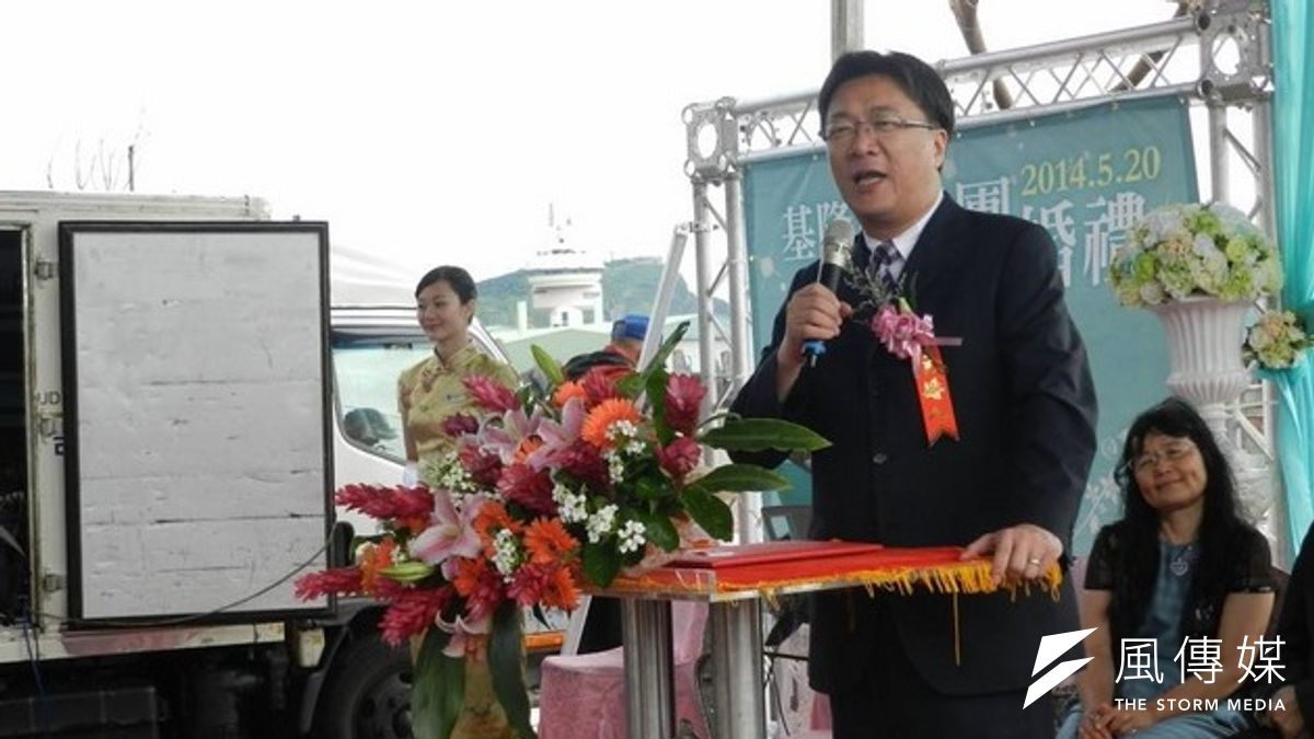 基隆市議長黃景泰涉關說弊案遭聲押,基隆地檢署從其辦公室搜出現金,約合台幣500萬元。(取自黃景泰臉書) 基隆市議長黃景泰涉關說弊案遭聲押,基隆地檢署從其辦公室搜出現金,約合台幣500萬元。(取自黃景泰臉書)