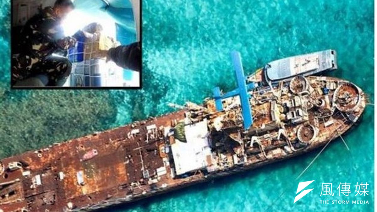 中菲仍在南海仁愛礁海上對峙,菲國改以空投補給擱淺在礁上的海軍人員。(取自網路) 中菲仍在南海仁愛礁海上對峙,菲國改以空投補給擱淺在礁上的海軍人員。(取自網路)