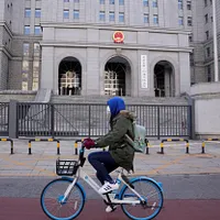 中国北京市第二中級人民法院前(AP通信) 中国北京市第二中級人民法院前(AP通信)