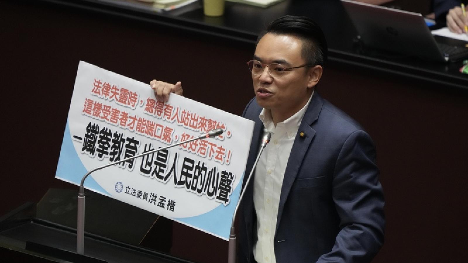鞭刑真要交給公投?不只老人恐被打死 律師揭「女性被打到不孕」連新加坡都不罰