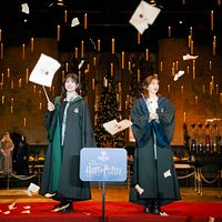 桜田ひよりさんと吉川愛さんがスタジオツアー東京初のアンバサダーに就任した。(写真/Warner Bros. Studio Tour Tokyo – The Making of Harry Potter提供) 桜田ひよりさんと吉川愛さんがスタジオツアー東京初のアンバサダーに就任した。(写真/Warner Bros. Studio Tour Tokyo – The Making of Harry Potter提供)