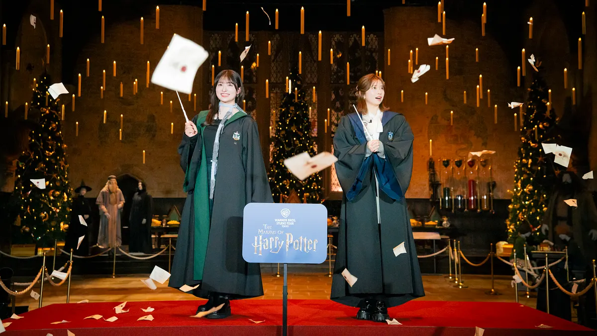 桜田ひよりさんと吉川愛さんがスタジオツアー東京初のアンバサダーに就任した。(写真/Warner Bros. Studio Tour Tokyo – The Making of Harry Potter提供) 桜田ひよりさんと吉川愛さんがスタジオツアー東京初のアンバサダーに就任した。(写真/Warner Bros. Studio Tour Tokyo – The Making of Harry Potter提供)