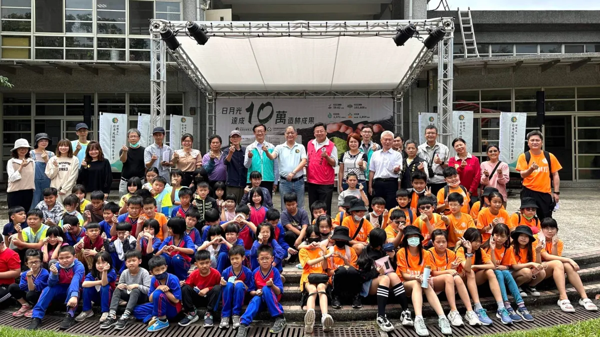 日月光投控、日月光環保永續基金會今天在台灣山林種滿10萬棵樹。(圖/業者提供)