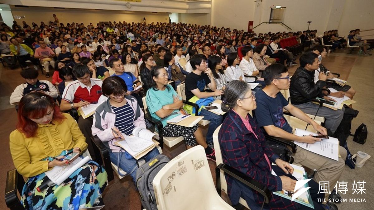 評議中心與台南市政府法制處舉辦金融消費者講座,參與人數超過五百人,反應熱烈。(攝影林維修) 評議中心與台南市政府法制處舉辦金融消費者講座,參與人數超過五百人,反應熱烈。(攝影林維修)