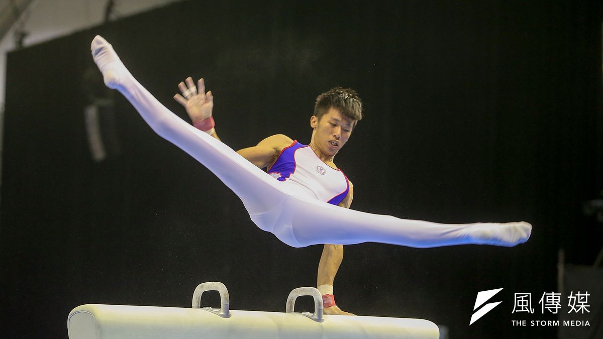 世大運在競技體操項目,李智凱在鞍馬項目以14.8分並列第1,地板項目拿下13.7分,名列第5,跳馬與單槓也名列第8,不過單槓僅拿下第11,而吊環更應發生失誤,單項分數名列墊底。(陳明仁攝) 世大運在競技體操項目,李智凱在鞍馬項目以14.8分並列第1,地板項目拿下13.7分,名列第5,跳馬與單槓也名列第8,不過單槓僅拿下第11,而吊環更應發生失誤,單項分數名列墊底。(陳明仁攝)
