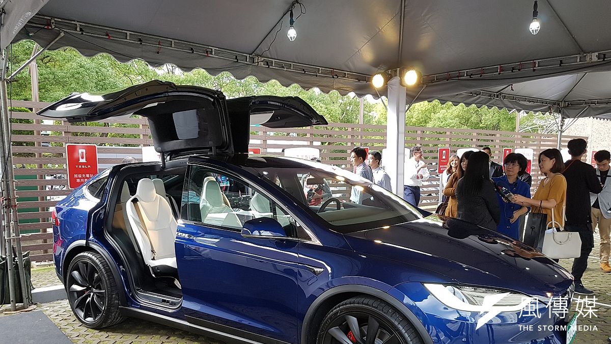 Tesla全台第五座超級充電站,今(21)日於新竹科學園區正式啟用。(圖/方詠騰攝) Tesla全台第五座超級充電站,今(21)日於新竹科學園區正式啟用。(圖/方詠騰攝)