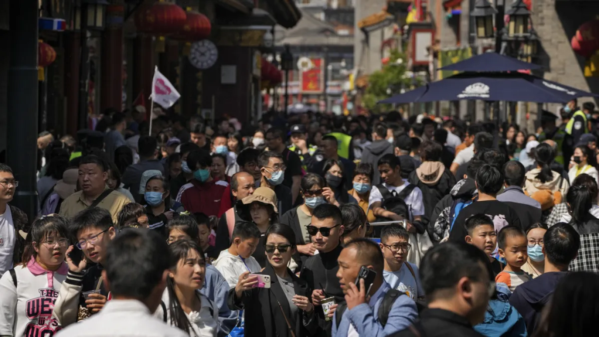 中國國家統計局本周公佈,4月該國24歲以下青年失業率首度突破20.4%。(AP)