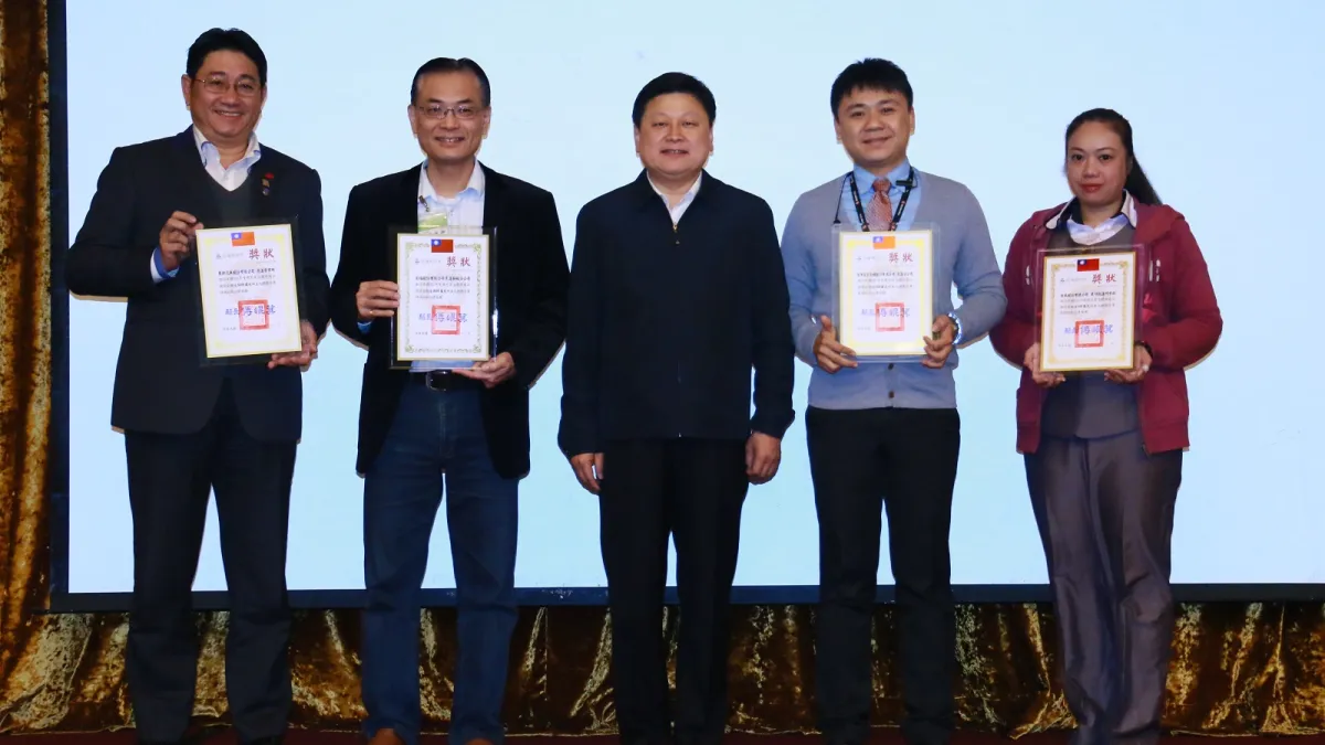 花蓮縣105年度民間企業及團體實施綠色採購績優單位。(圖/花蓮縣政府提供)