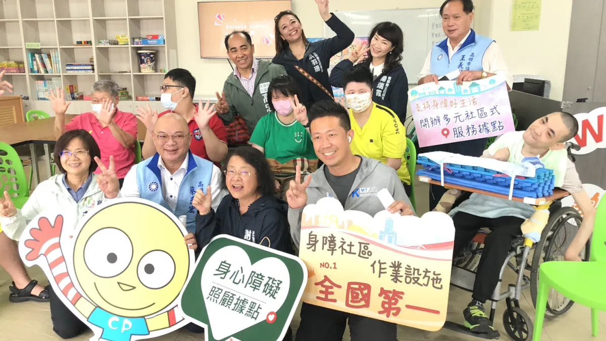 議會社政委員會前往鳳山日照社福多功能中心,小組議員建議市府加強宣導,擴大服務量能,提供全齡照護服務。(圖/高市議會提供)