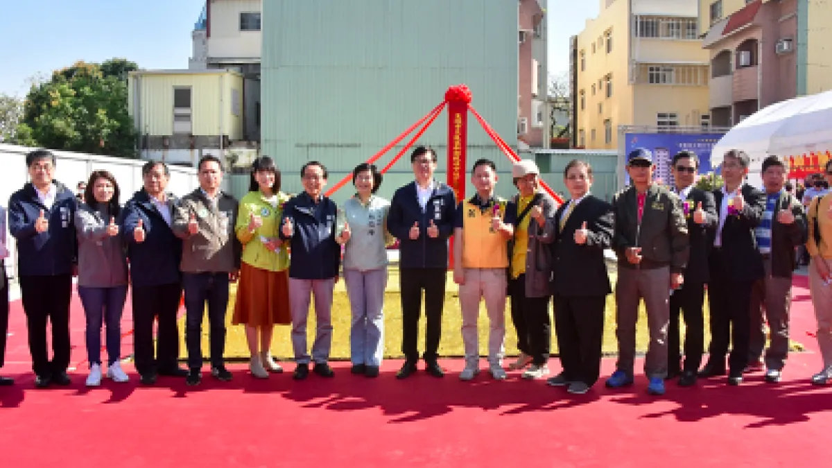 陳其邁希望在最短的時間,提供足量的住宅供市民朋友居住使用,他也感謝中央與地方在高雄合推10,500戶社宅,保障市民居住權益。(圖/高雄市政府提供)