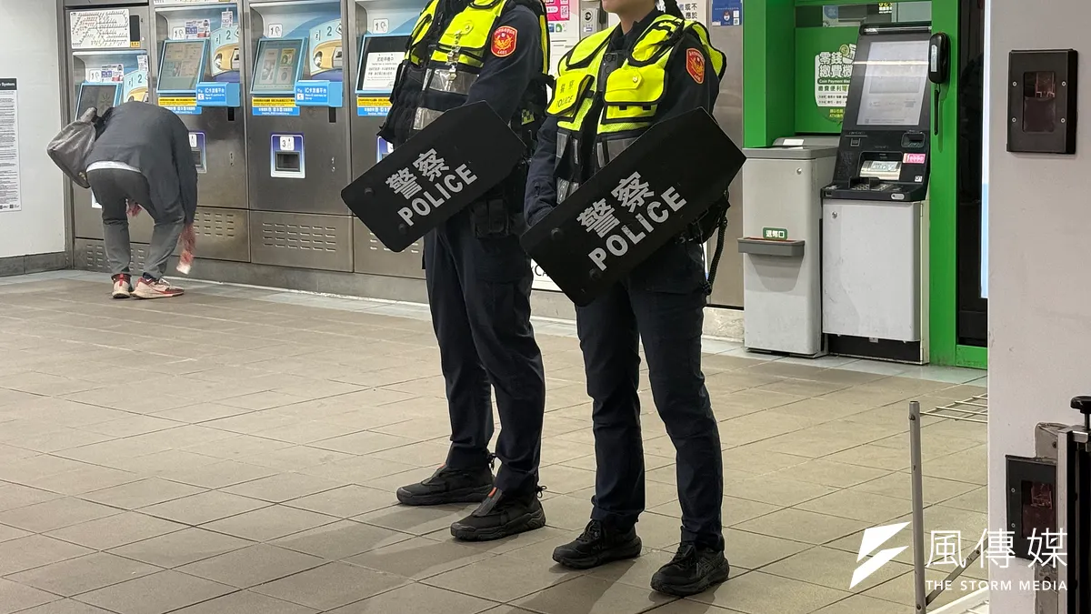 北捷發生隨機殺人案後,警方開始在北捷各站提高見警率。(風傳媒攝) 北捷發生隨機殺人案後,警方開始在北捷各站提高見警率。(風傳媒攝)