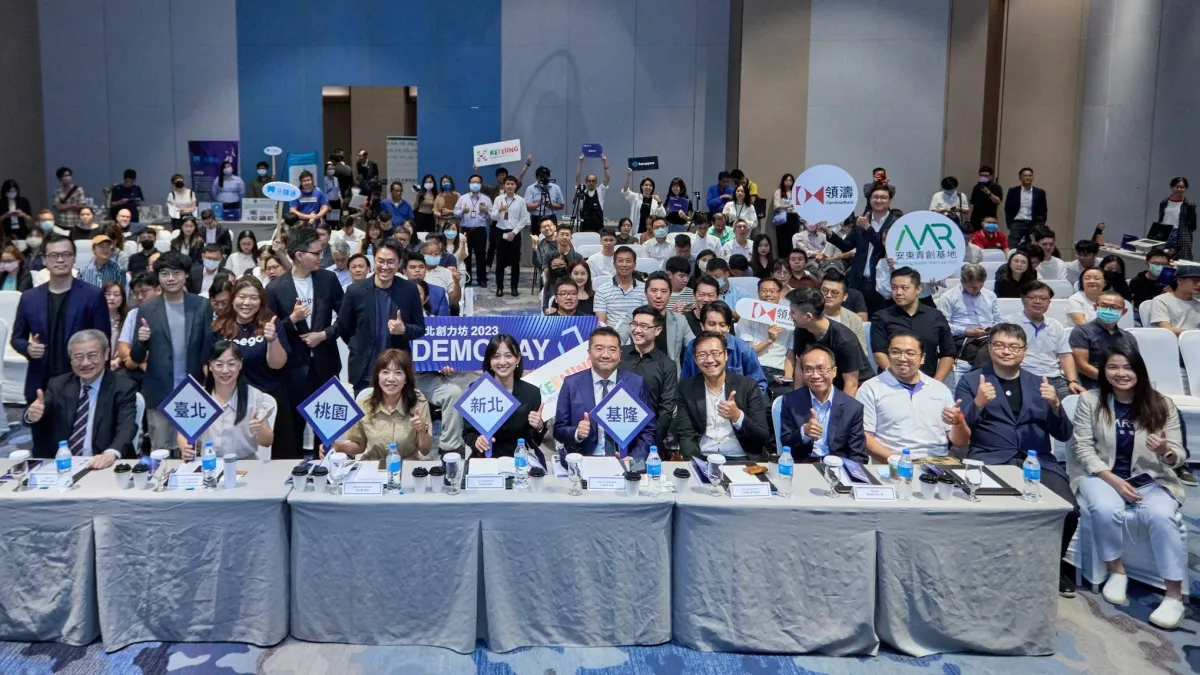 新北創力坊於去(112)年盛大舉辦十週年 Demo Day,吸引近300位參與者出席。(圖/新北市青年局提供)