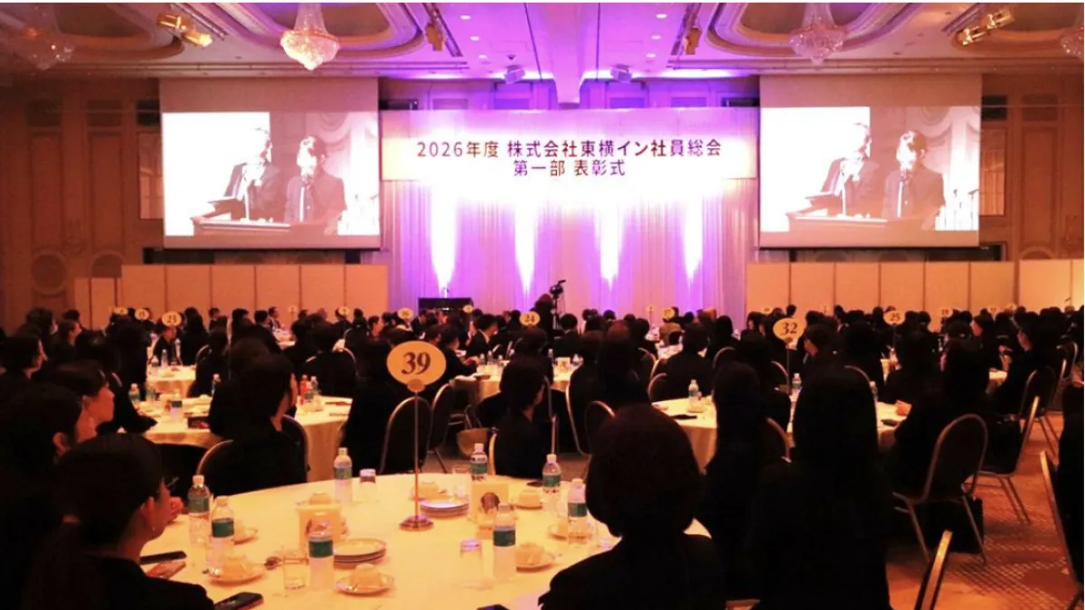 東横インが2026年度社員総会で優秀店舗・支配人を表彰し、東京駅八重洲北口と川崎の池上支配人が最優秀賞に輝く。(写真/株式会社 東横イン マーケティング部提供)