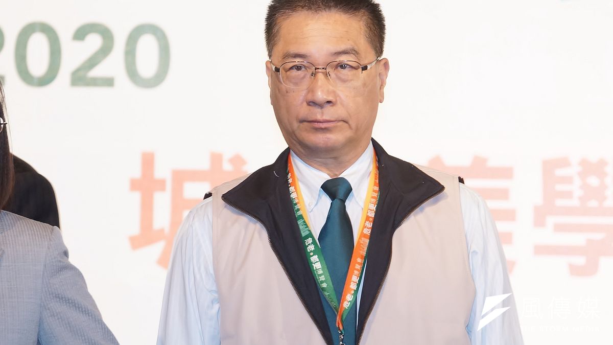 行政院蘇貞昌院長與內政部長徐國勇被質疑一年多沒開治安會報,卻推諉為疫情藉口,徐國勇亦不瞭解自己是治安會報執行長,甚至不記得上次開治安會報是什麼時候的事,還稱是「法務部」負責。(盧逸峰攝) 行政院蘇貞昌院長與內政部長徐國勇被質疑一年多沒開治安會報,卻推諉為疫情藉口,徐國勇亦不瞭解自己是治安會報執行長,甚至不記得上次開治安會報是什麼時候的事,還稱是「法務部」負責。(盧逸峰攝)