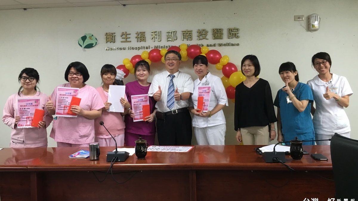 歡慶國際護理師節 南投醫院頒獎感謝同仁辛勞 歡慶國際護理師節 南投醫院頒獎感謝同仁辛勞