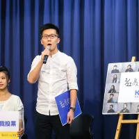 Hsiao Ching-yen (蕭敬嚴), a former KMT youth division director and party spokesperson, is competing in a legislative primary — and past remarks he made against party colleagues on political talk shows are now under scrutiny. (Photo by Yen Lin-yu) Hsiao Ching-yen (蕭敬嚴), a former KMT youth division director and party spokesperson, is competing in a legislative primary — and past remarks he made against party colleagues on political talk shows are now under scrutiny. (Photo by Yen Lin-yu)