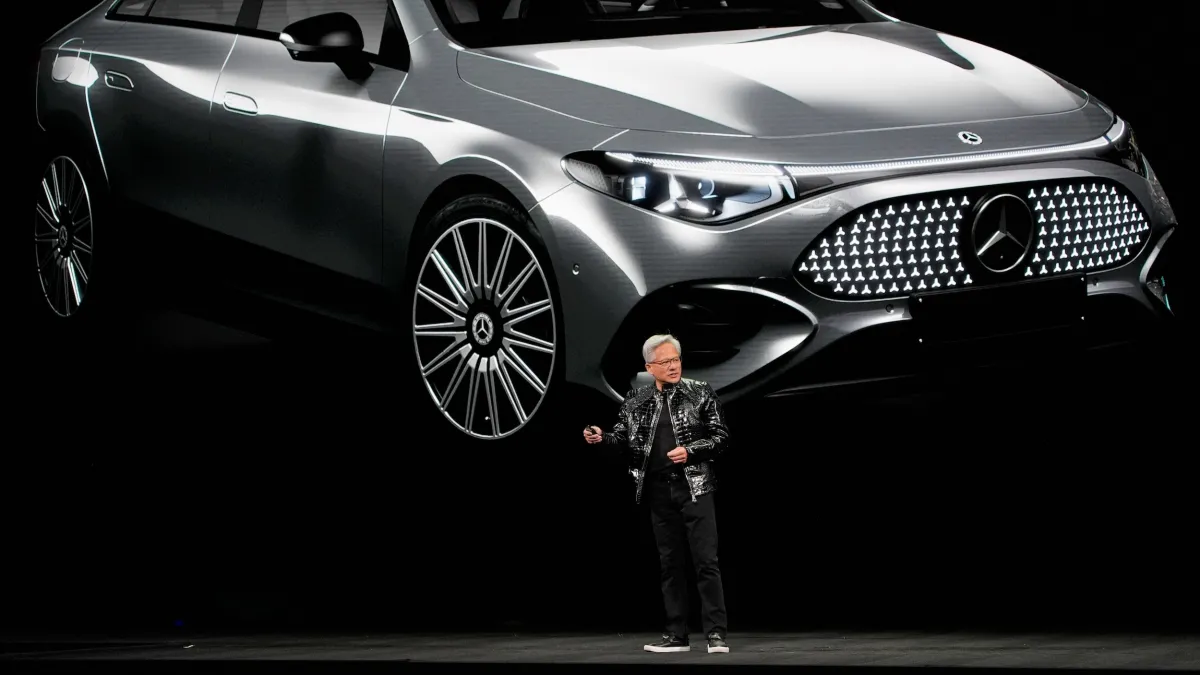 2026年1月5日,輝達(Nvidia)創辦人兼執行長黃仁勳在拉斯維加斯 CES 展前記者會上發表演說。(美聯社)