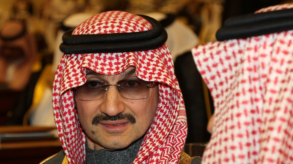 沙烏地阿拉伯4日以貪腐罪名逮捕11位王子,其中包含「中東股神」瓦利德王子(Al Waleed bin Talal)。(AP) 沙烏地阿拉伯4日以貪腐罪名逮捕11位王子,其中包含「中東股神」瓦利德王子(Al Waleed bin Talal)。(AP)