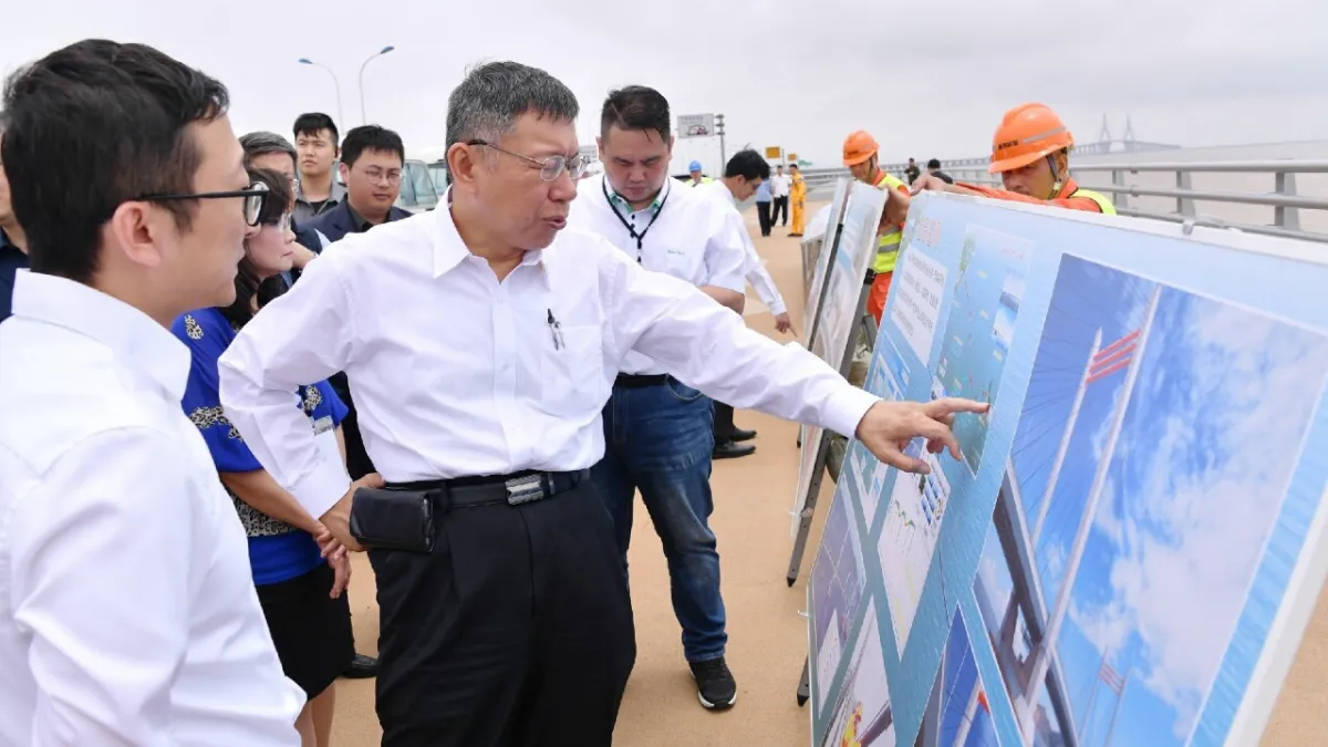台北市長柯文哲3日上午率團赴上海,首站參訪參訪洋山深水港。(台北市政府提供)