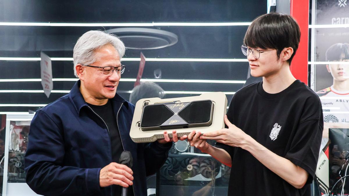 黃仁勳為了Faker專程提早赴韓!送出「全球唯一」5090專屬顯卡,晚間首爾兆元宴登場