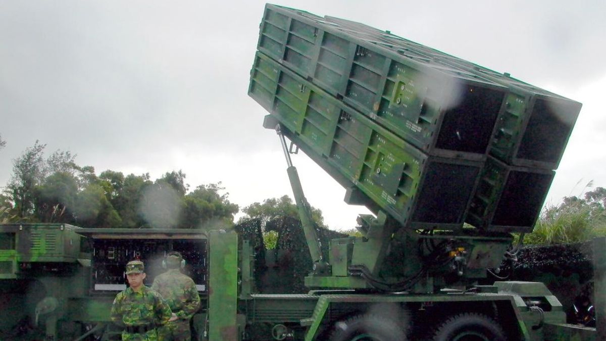 筆者認為將即將過期的飛彈,無償贈送烏克蘭抗俄,不僅提昇台灣勇敢抗中的國際形象、增強台灣國產軍武耐戰的印象,不論對外對內都有許多好處。(作者提供) 筆者認為將即將過期的飛彈,無償贈送烏克蘭抗俄,不僅提昇台灣勇敢抗中的國際形象、增強台灣國產軍武耐戰的印象,不論對外對內都有許多好處。(作者提供)