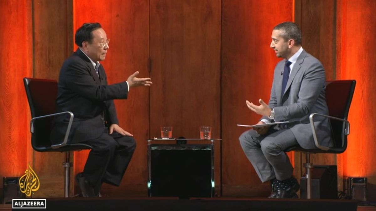 中國大陸智庫學者高志凱(左)在半島電視台英語節目上,與英國名嘴主持人麥迪‧哈桑(右)就許多中國敏感議題激烈交鋒,外界認為前者答非所問「貽笑大方」。(截取自YouTube/Al Jazeera English) 中國大陸智庫學者高志凱(左)在半島電視台英語節目上,與英國名嘴主持人麥迪‧哈桑(右)就許多中國敏感議題激烈交鋒,外界認為前者答非所問「貽笑大方」。(截取自YouTube/Al Jazeera English)