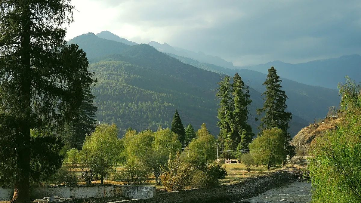 尼泊爾和不丹都是像歷史上的匈牙利邦國那樣,本身是地方性邦國而不是超級帝國,沒有帝國的野心,但是它自身之內也有多族群,因此很難建立起近代民族國家。圖為不丹帕羅楚河一景。(圖/Flickr) 尼泊爾和不丹都是像歷史上的匈牙利邦國那樣,本身是地方性邦國而不是超級帝國,沒有帝國的野心,但是它自身之內也有多族群,因此很難建立起近代民族國家。圖為不丹帕羅楚河一景。(圖/Flickr)