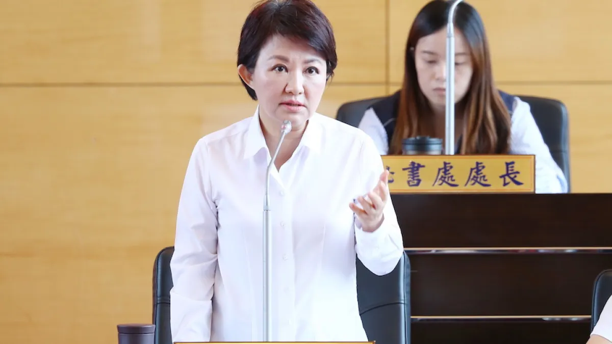 台中市議會總質詢議員提老人關懷措施,盧秀燕答詢說明市府老人福利。(圖/台中市政府提供)