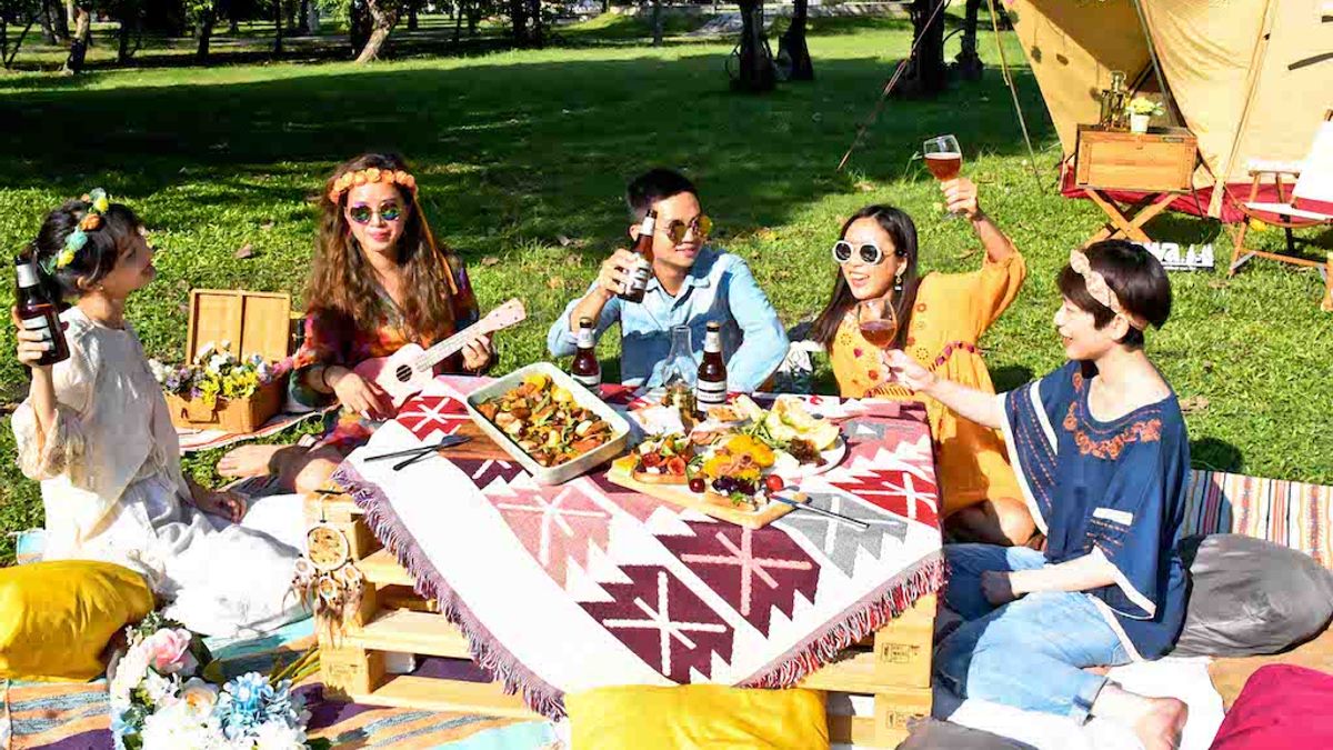 嬉啤派對納入自由自在、突破框架、熱愛生活等概念,悠然氛圍有如城市世外桃源,讓市民朋友周末卸下工作壓力,一同追求美好生活。(圖/駁二藝術特區提供) 嬉啤派對納入自由自在、突破框架、熱愛生活等概念,悠然氛圍有如城市世外桃源,讓市民朋友周末卸下工作壓力,一同追求美好生活。(圖/駁二藝術特區提供)