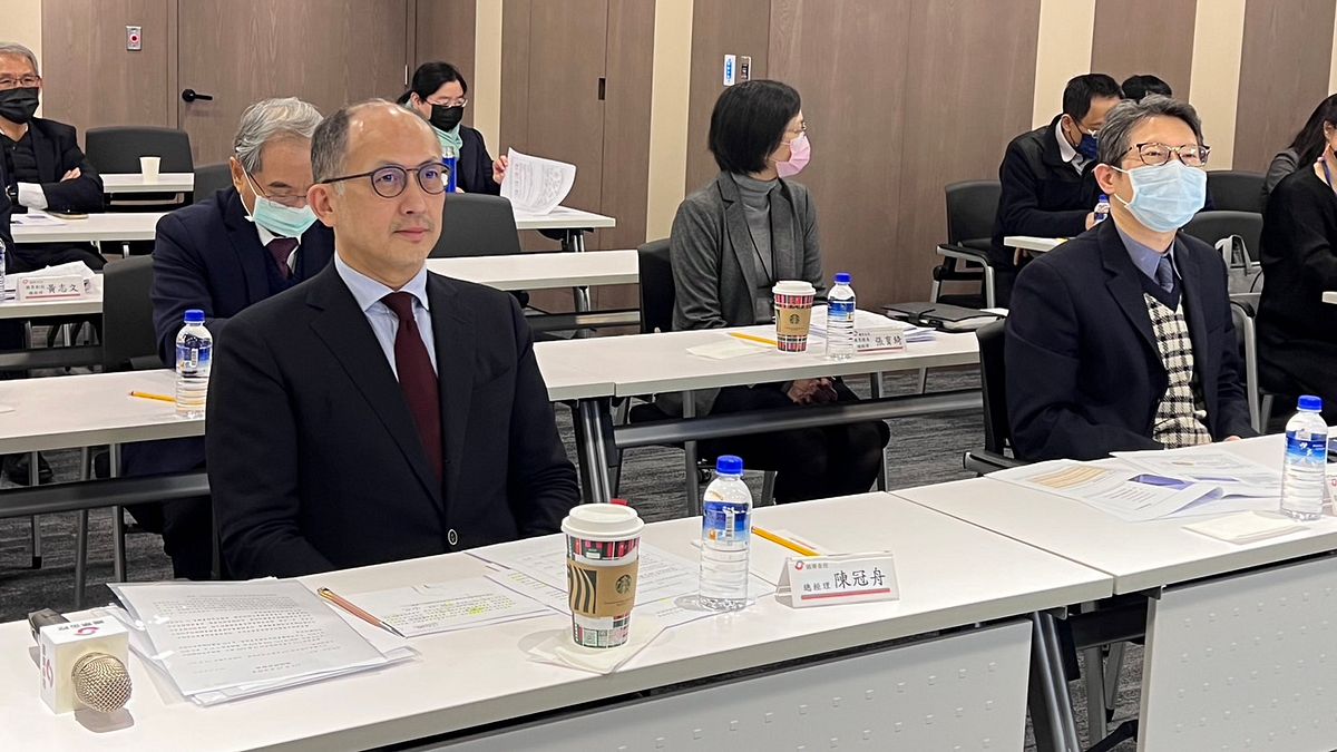 國票金控總經理陳冠舟(前排左)、發言人邱銘恩(前排右),出席今(25)日下午線上法說會。(國票金提供) 國票金控總經理陳冠舟(前排左)、發言人邱銘恩(前排右),出席今(25)日下午線上法說會。(國票金提供)