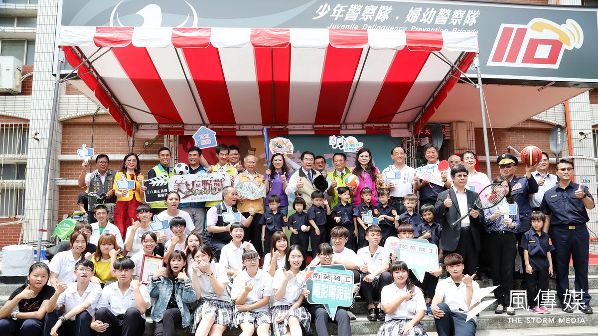 高市府舉行啟動記者會暨「婦幼少年安全保護中心」揭牌儀式。(圖/徐炳文攝) 高市府舉行啟動記者會暨「婦幼少年安全保護中心」揭牌儀式。(圖/徐炳文攝)