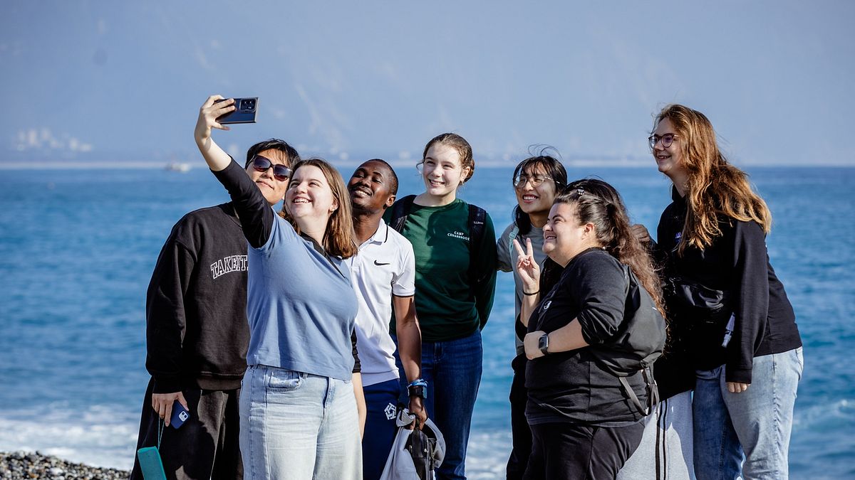 海上圖書館「望僕號」船員暢遊花蓮,體驗花蓮特色遊程。(圖/花蓮縣政府提供) 海上圖書館「望僕號」船員暢遊花蓮,體驗花蓮特色遊程。(圖/花蓮縣政府提供)