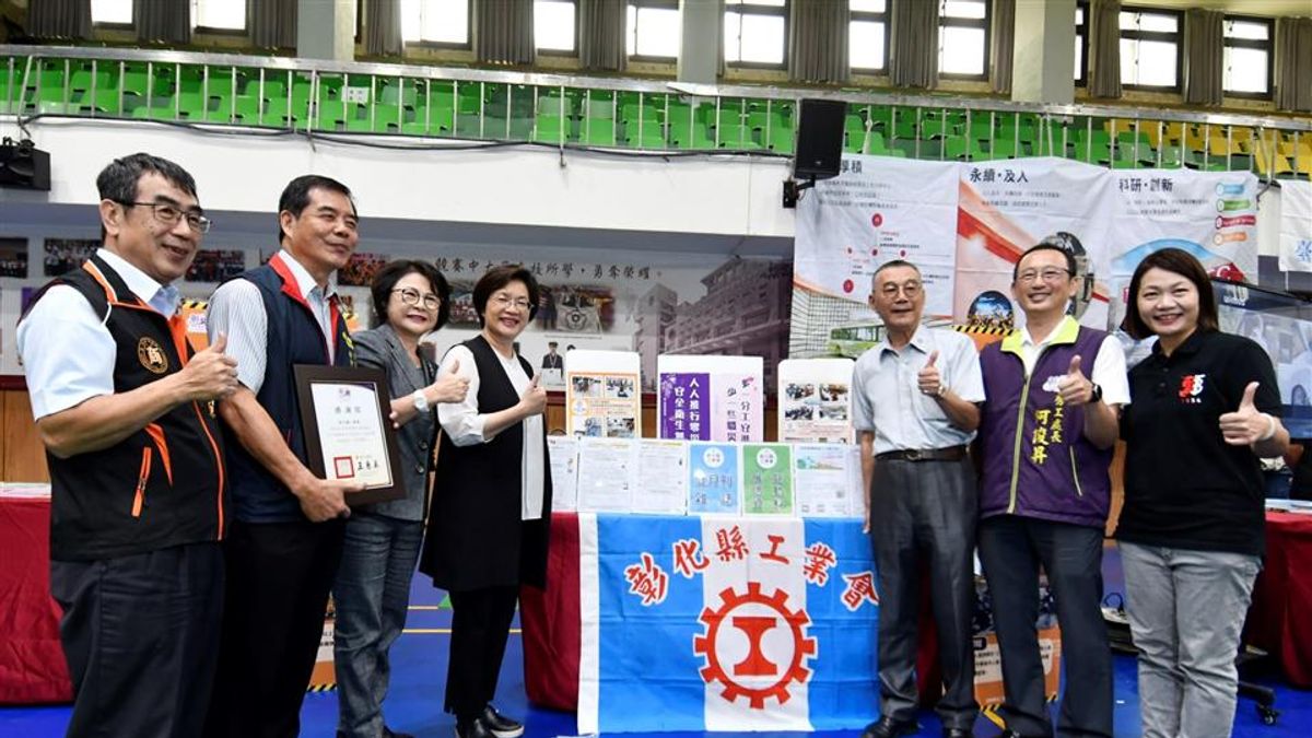 「職安金頭腦-線上闖關抽好禮」,即日起到8月底前可參加線上活動,分享證書截圖,上傳勞工處臉書並按讚,即可獲得精美好禮抽獎資格。(圖/彰化縣政府) 「職安金頭腦-線上闖關抽好禮」,即日起到8月底前可參加線上活動,分享證書截圖,上傳勞工處臉書並按讚,即可獲得精美好禮抽獎資格。(圖/彰化縣政府)