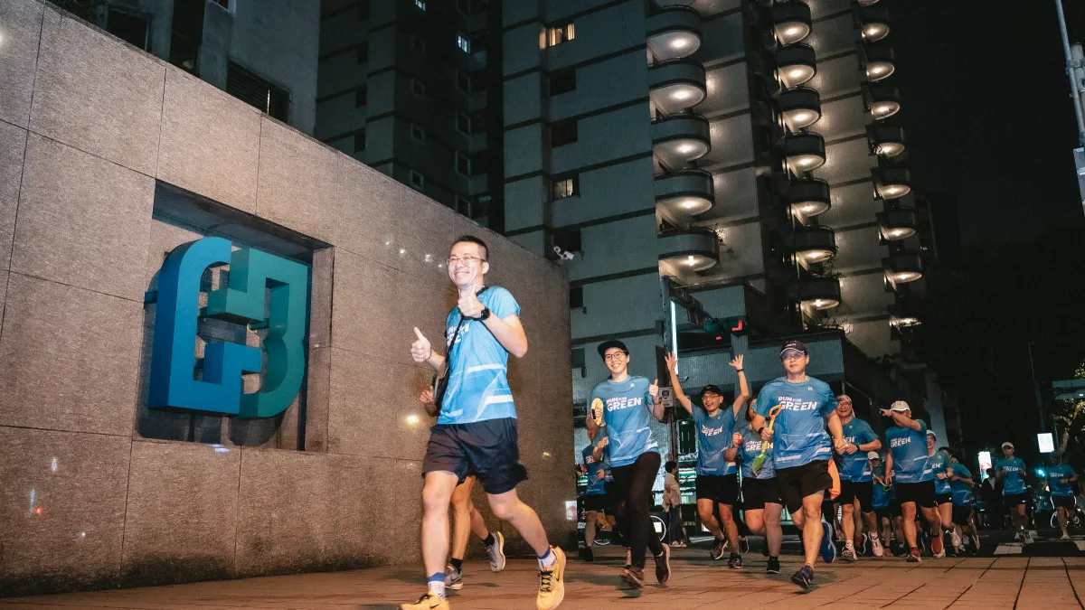 富邦金控今年10月6日將與運動品牌PUMA聯名推出Upcycling RUN限額免費跑聚,邀請民眾讓每一步都算「樹」。(富邦金控提供)