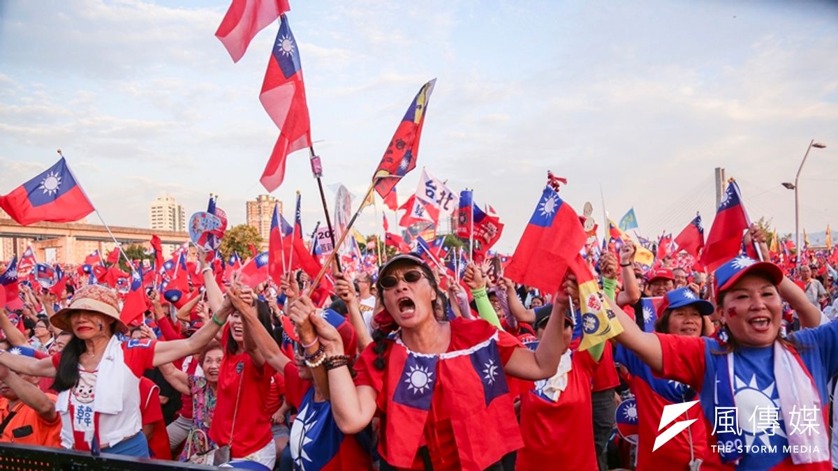 國民黨總統參選人韓國瑜8日在新北市三重幸福水漾公園造勢,新北水利局人員10日到場會勘,初估破壞面積約500平方公尺,要求本月15日前復原。(資料照,簡必丞攝) 國民黨總統參選人韓國瑜8日在新北市三重幸福水漾公園造勢,新北水利局人員10日到場會勘,初估破壞面積約500平方公尺,要求本月15日前復原。(資料照,簡必丞攝)