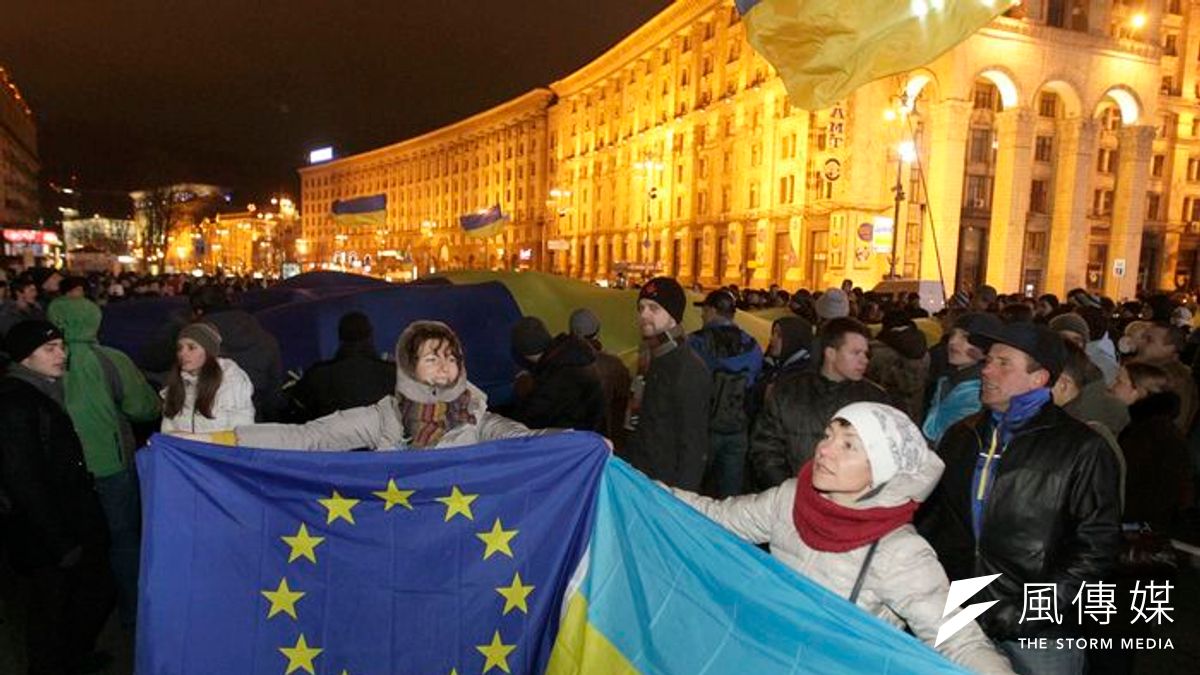 去年11月,烏國前總統亞努柯維奇反悔簽署的歐盟夥伴協定,27日終簽訂。(美聯社) 去年11月,烏國前總統亞努柯維奇反悔簽署的歐盟夥伴協定,27日終簽訂。(美聯社)