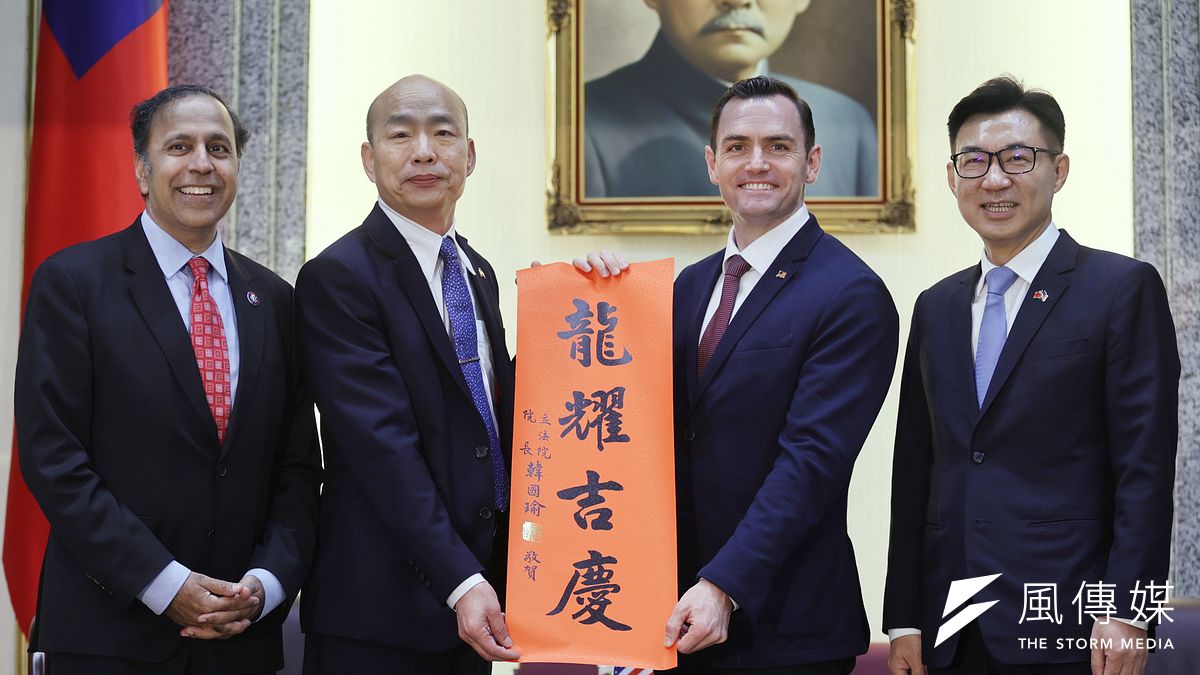 立法院長韓國瑜(左二)22日接見美國聯邦眾議院「美國與中國共產黨戰略競爭特設委員會」主席蓋拉格(Mike Gallagher)(右二)訪團一行。(柯承惠攝) 立法院長韓國瑜(左二)22日接見美國聯邦眾議院「美國與中國共產黨戰略競爭特設委員會」主席蓋拉格(Mike Gallagher)(右二)訪團一行。(柯承惠攝)