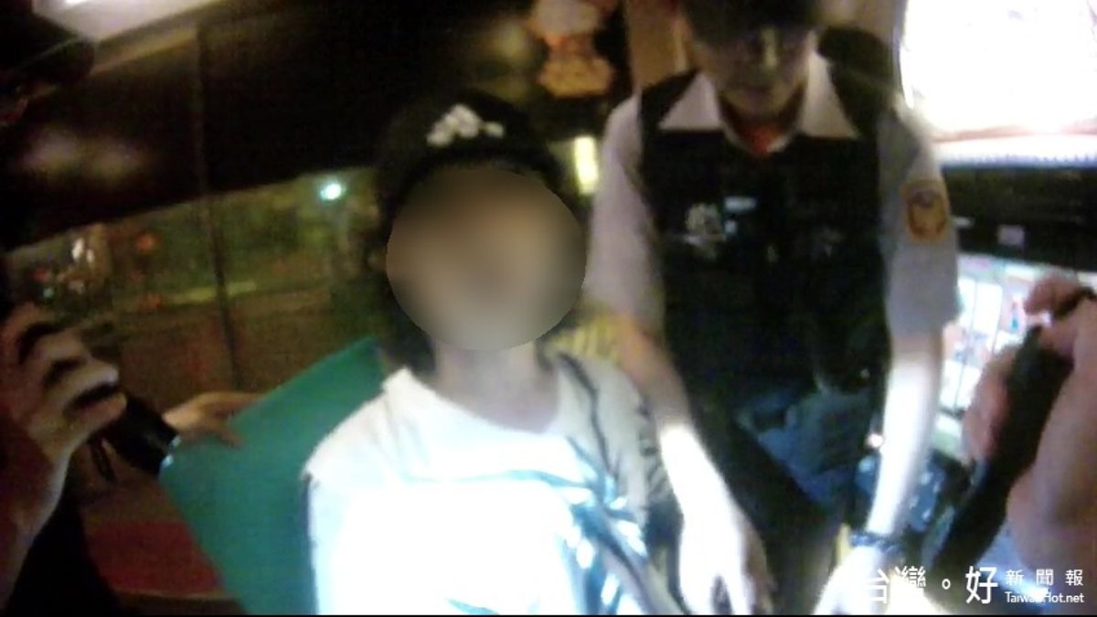 吸毒累犯窩電子遊樂場 警不動聲色盤查活逮 吸毒累犯窩電子遊樂場 警不動聲色盤查活逮