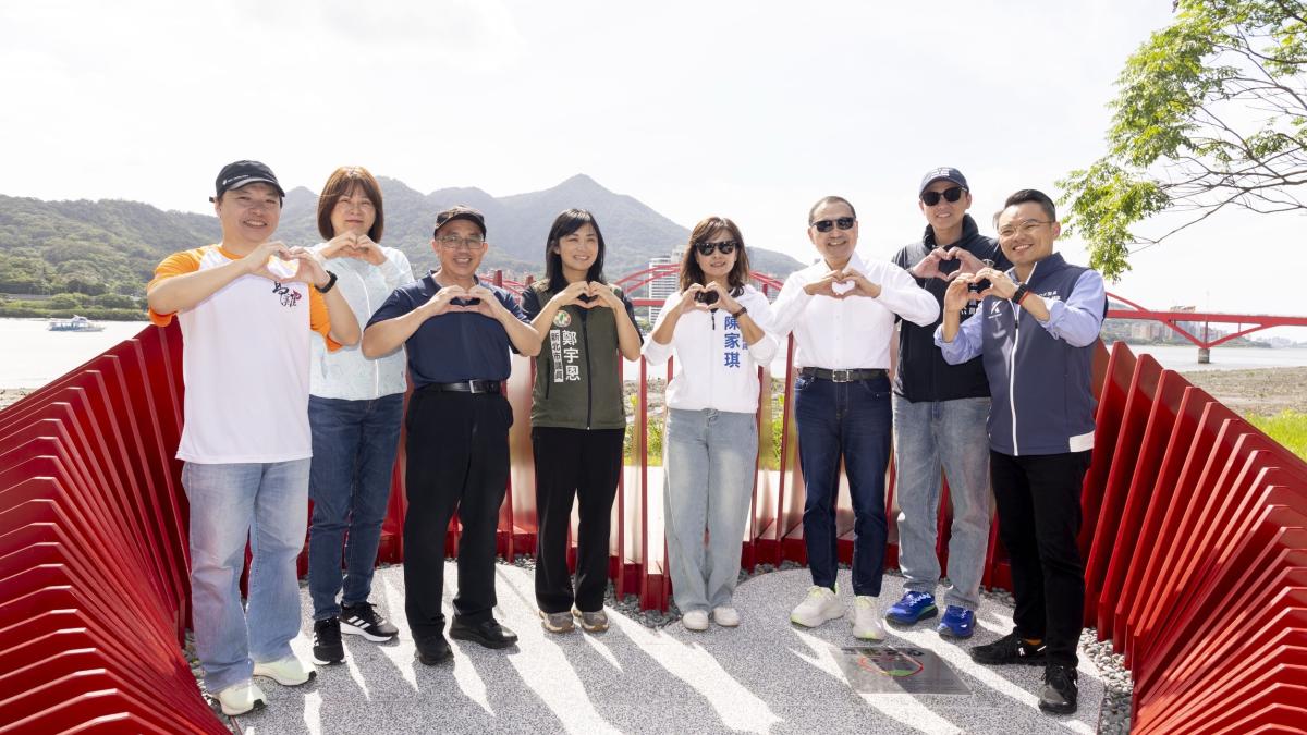 雙北河岸迎來「國際級門面」!淡水金色水岸大河門戶啟用 侯友宜:打造最有感自行車城市