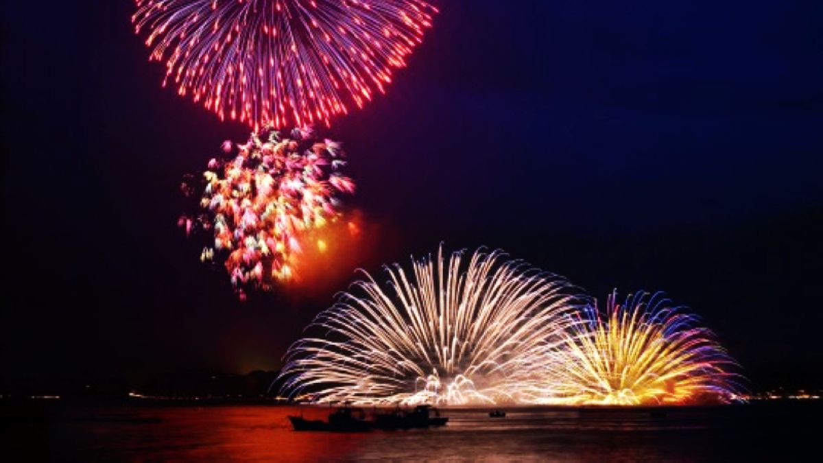 每到夏天,日本全國各地都會舉辦煙火大會,尤其是日本五大水上煙火,絕對不可錯過!(圖/鐮倉市觀光協會) 每到夏天,日本全國各地都會舉辦煙火大會,尤其是日本五大水上煙火,絕對不可錯過!(圖/鐮倉市觀光協會)