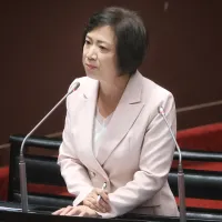 何欣純(見圖)19日造勢活動餐盒被質疑市價超過30元。(資料照,柯承惠攝) 何欣純(見圖)19日造勢活動餐盒被質疑市價超過30元。(資料照,柯承惠攝)