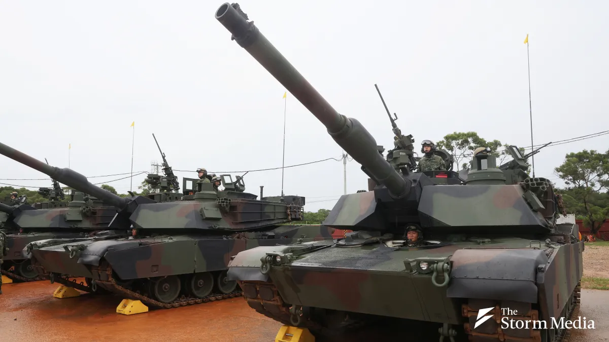 US arms sales have sparked questions about whether Taiwan is being treated as a 'cash cow,' though Ministry of National Defense officials strongly refute such claims. The image shows the Army displaying M1A2T tanks. (File photo by Ko Cheng-hui)