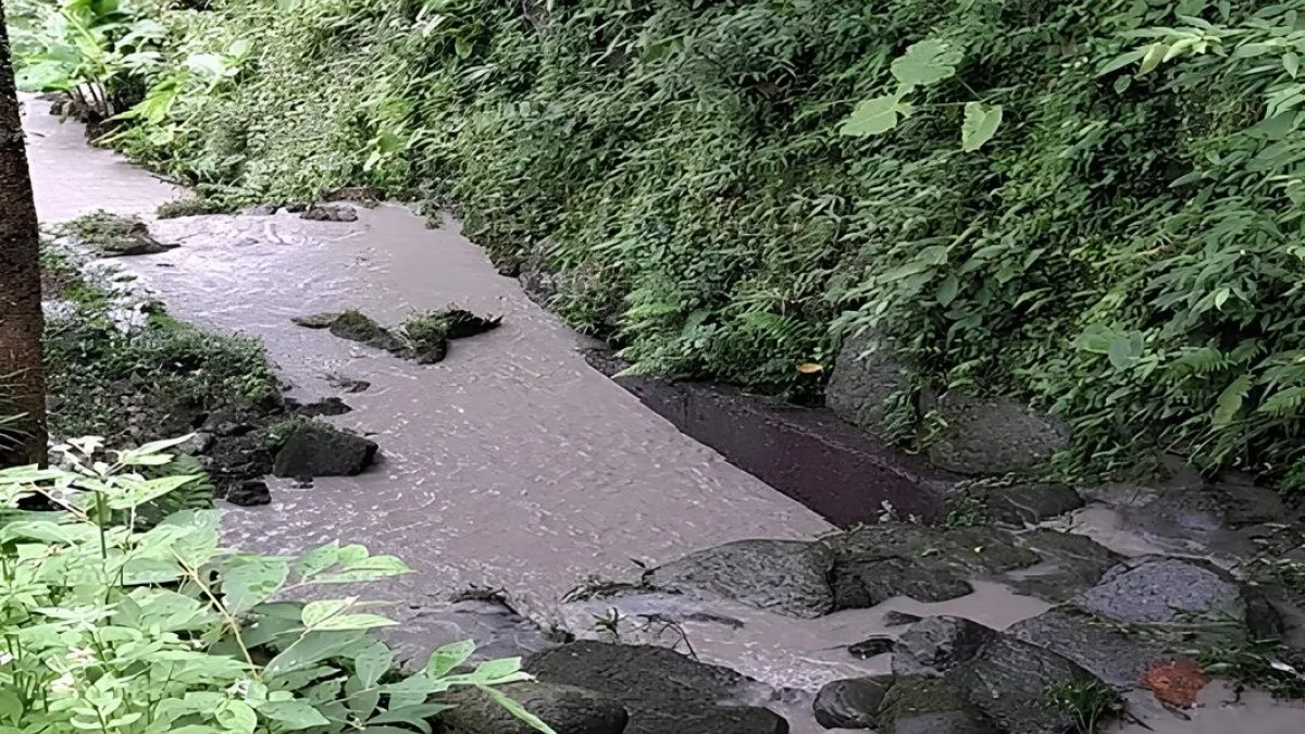 四分溪遭磊駿土資場泥漿水污染,北市環保局重罰業者。(圖/臺北市政府環保局提供)